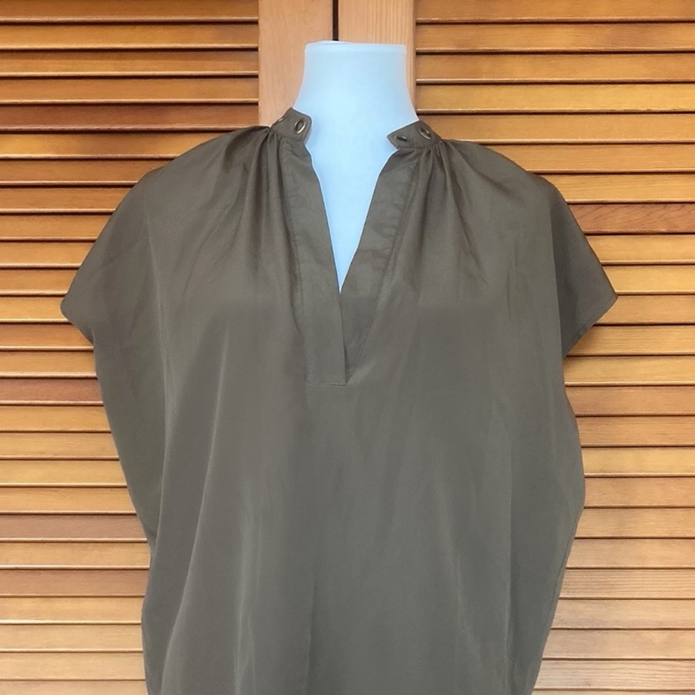 MICHAEL KORS sleeveless V neck top size S